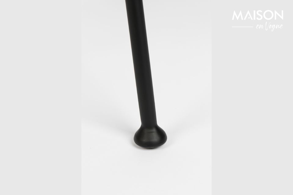 Het frame van zwart gepoedercoat staal is geïnspireerd op de jaren vijftig en past perfect bij de