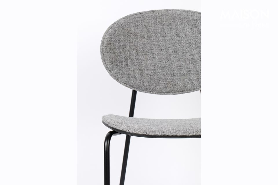 Deze Donny Grey stoel van het merk Zuiver is gemaakt van hoogwaardige materialen en biedt een