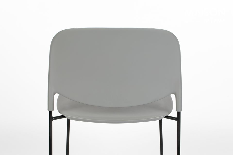Met zijn harmonieuze snit maakt deze grijze Stacks-stoel van White Label Living uw interieursfeer