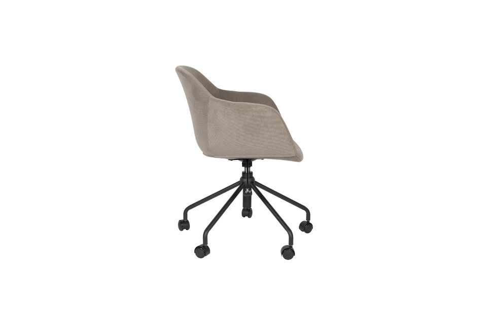 Uitgevoerd in een elegante taupe stof