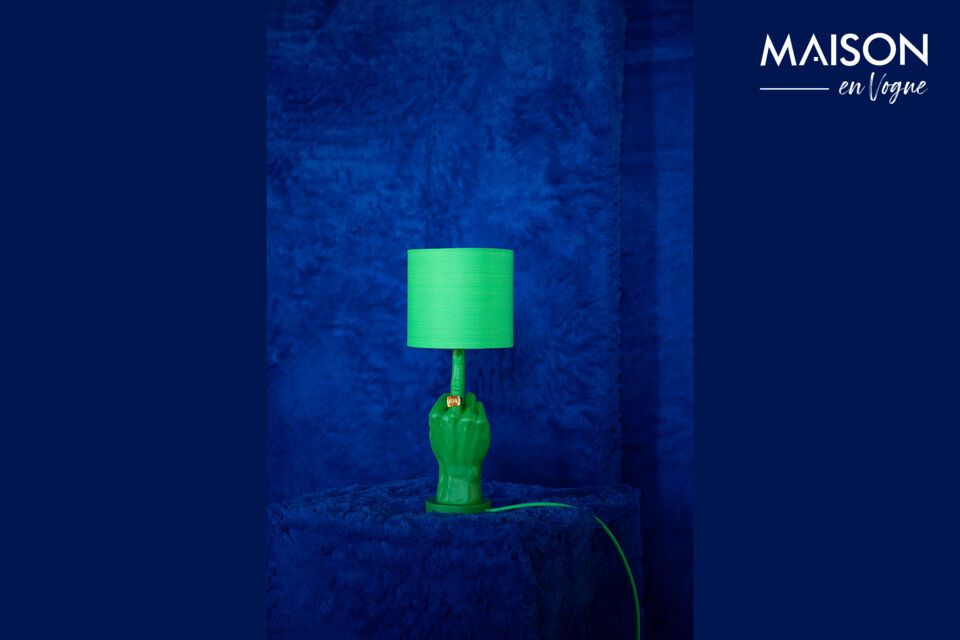 De What If tafellamp van groene hars is veel meer dan alleen een lamp: het is een intentieverklaring