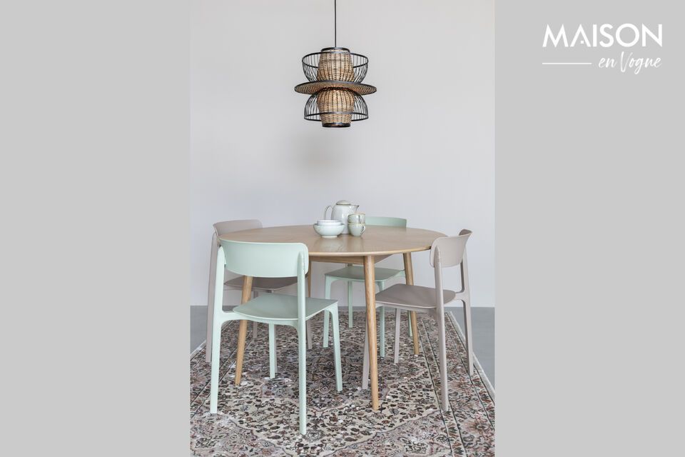 Deze stoel is perfect voor moderne interieurs en tuinen en combineert stijl en functionaliteit