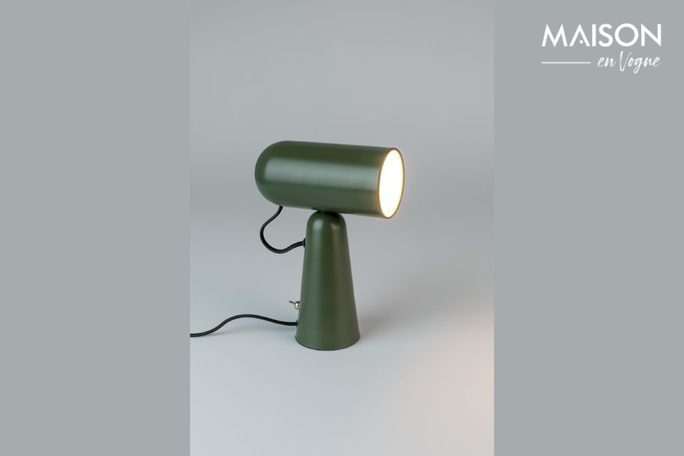 Vrij discrete maar efficiënte bureaulamp met eenvoudige vormen.