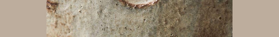Benadrukte materialen Grote beige steengoed kandelaar Artist