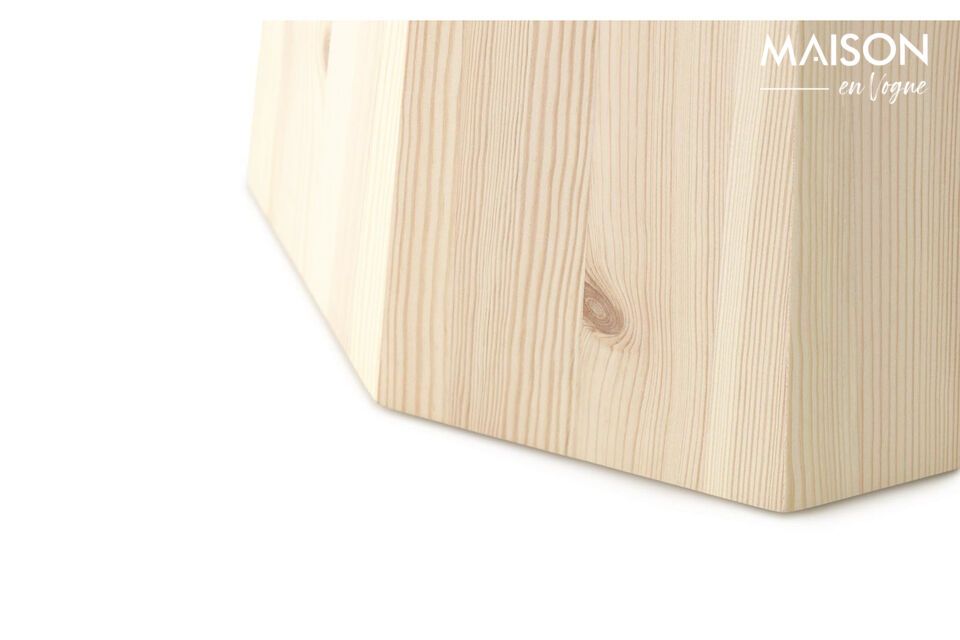 Door het unieke brede houten onderstel valt deze Pine bijzettafel echt op