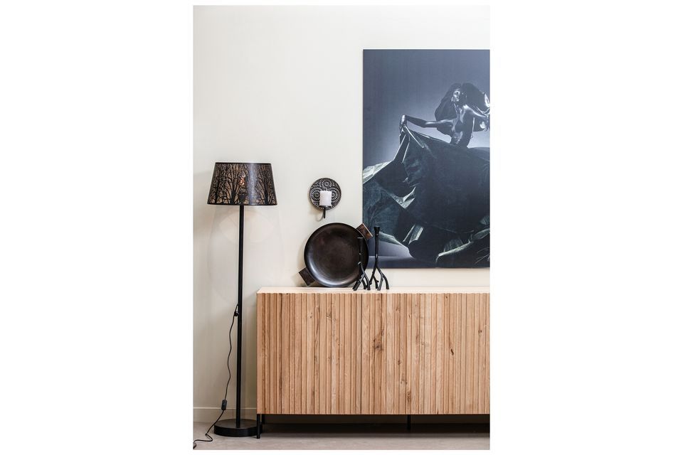 De Keto vloerlamp is onderdeel van de Woood collectie en heeft de volgende afmetingen: H 161 x B 42