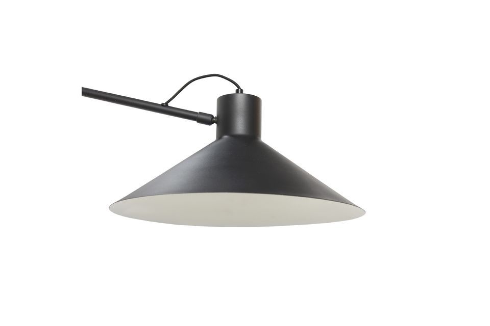 Prachtige wandlamp van zwart metaal met een architecturale kaststijl