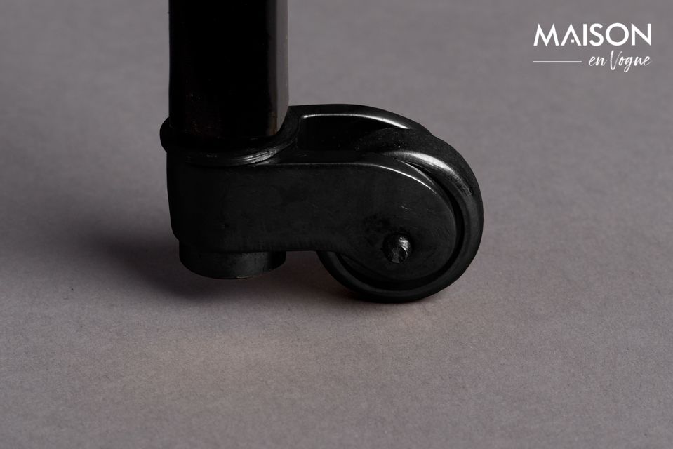 De Gusto tafelconsole bestaat uit twee zwarte en rechthoekige planken en een gelakt aluminium blad