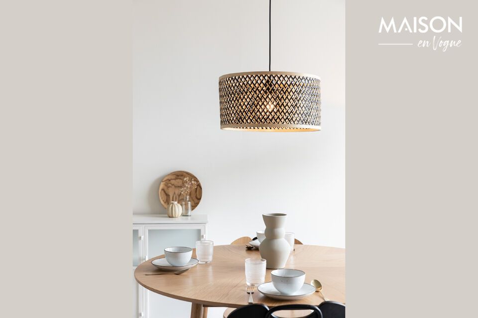 Ontdek een vleugje natuurlijkheid en lichtheid met onze Isla beige hanglamp van bamboehout