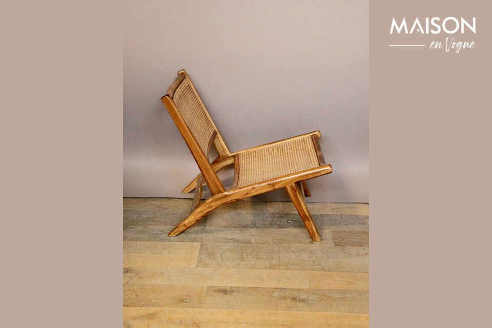 Een fauteuil in vlechtwerk met een metgezel stijl
