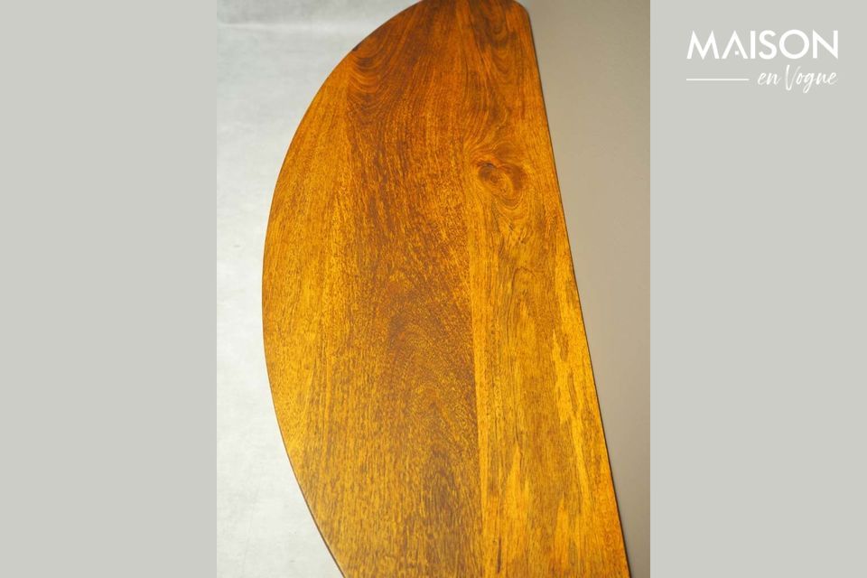 Een mangoboomconsole met een discreet ontwerp