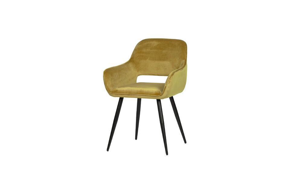 De stoel Jelle combineert retro rondingen met eigentijds design en zal gemakkelijk zijn plaats