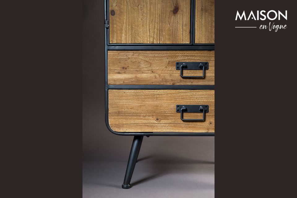 De afmetingen van de commode zijn 38cm x 60cm met een hoogte van 100cm