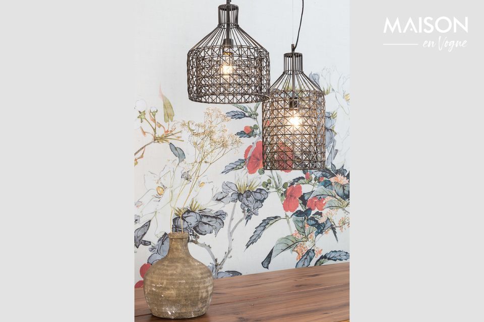 Er is een mooie luchtige lichtheid als je naar deze lamp kijkt