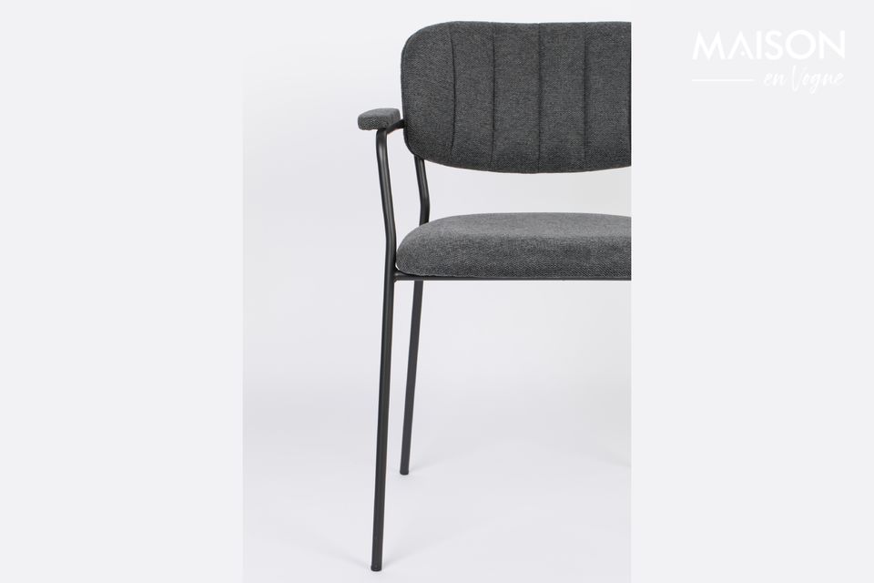 Een fauteuil die soberheid en design combineert