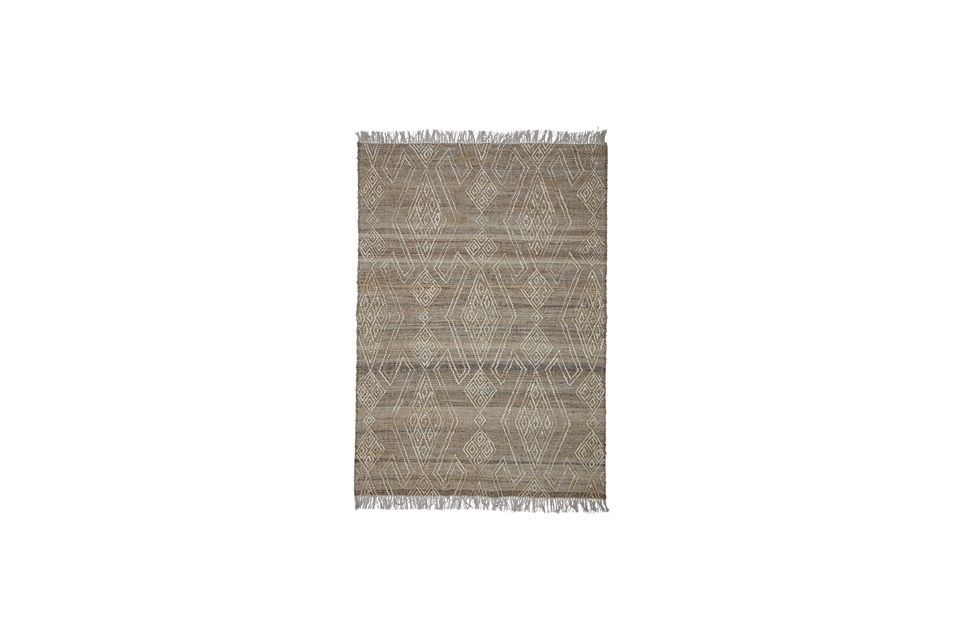 Het tapijt heeft een prachtig ton-sur-ton patroon in natuurlijke kleuren met kleine franjes aan