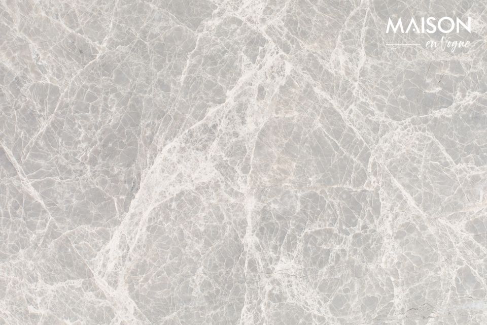 Deze tafel met twee gezichten laat alles binnen handbereik: een glas op het lichtgevende witte