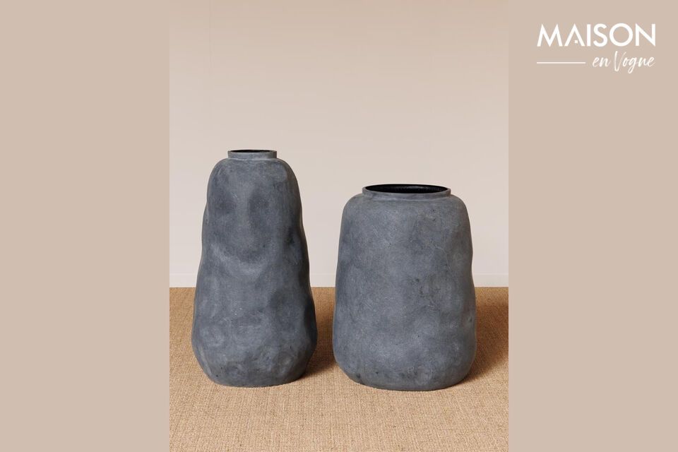 Ontdek het perfecte vleugje moderniteit voor je interieur of buitenruimte met onze kleine grijze pot