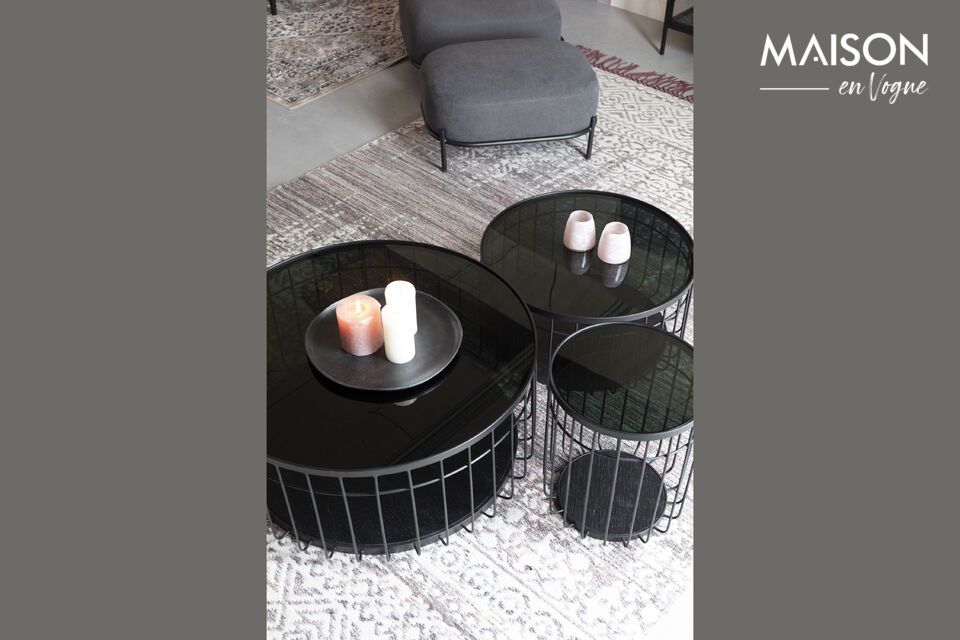 De salontafel is gemaakt van hoogwaardige materialen