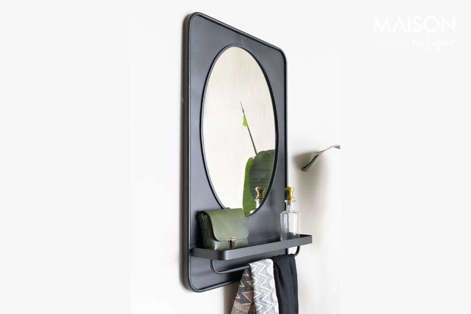 Deze spiegel is niet alleen een verfijnd decoratief object