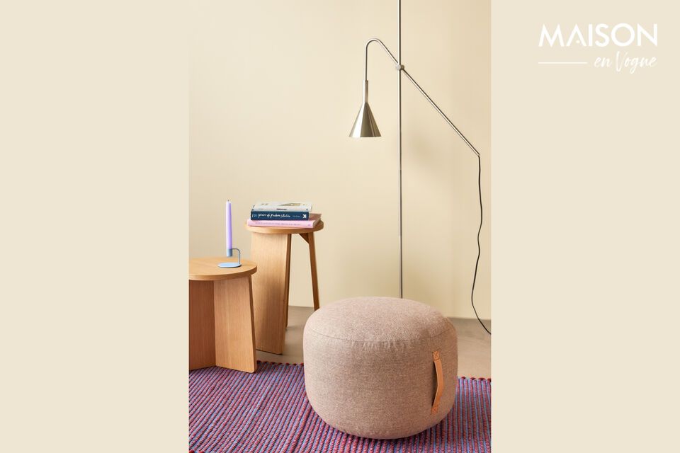 De Split kruk in licht eikenfineer biedt een perfecte mix van stijl en functionaliteit