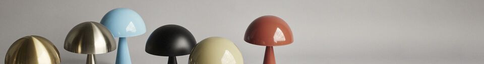 Benadrukte materialen Lichtblauwe metalen tafellamp Mush