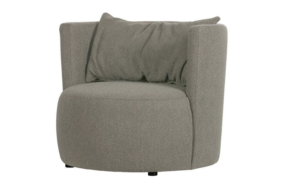 De Explore fauteuil uit de vtwonen collectie is een stevig en uitnodigend meubelstuk dat een vleugje