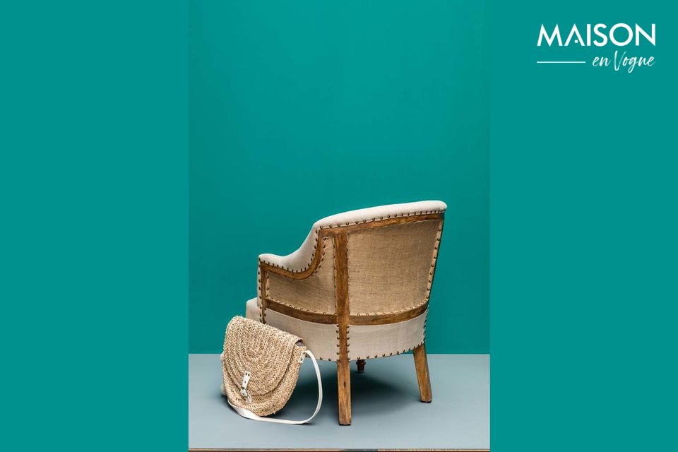 Deze comfortabele fauteuil is gemaakt van linnen en jute en staat op poten van mangohout