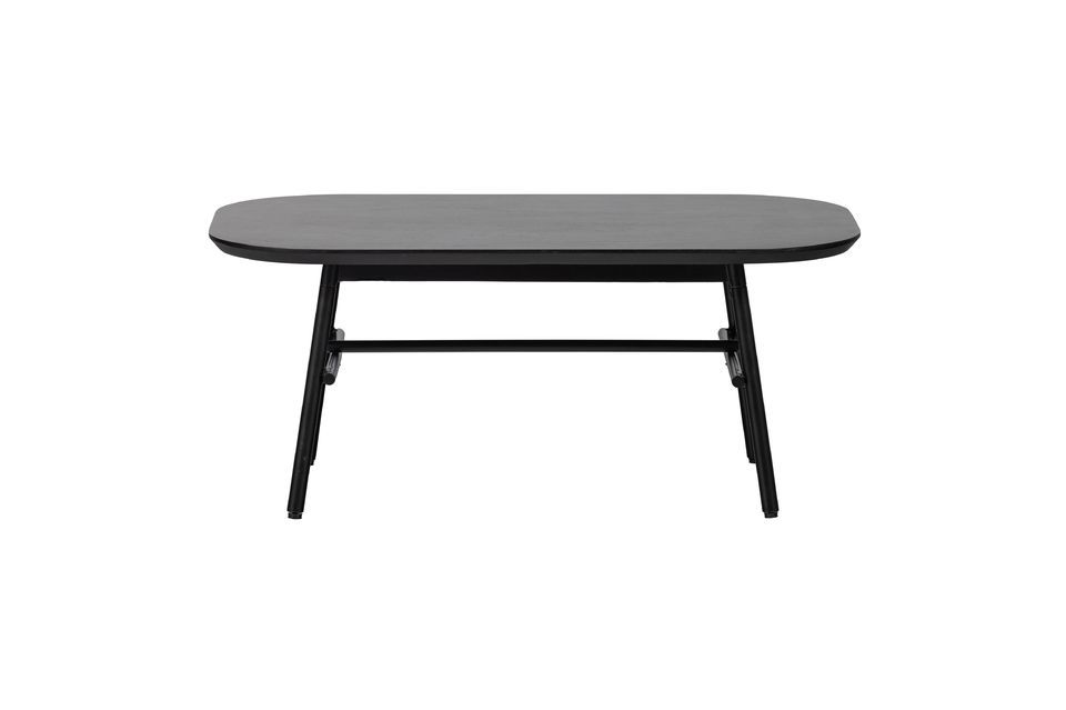 Deze slanke salontafel van het Nederlandse merk VTwonen heeft een subtiel formaat en een zeer strak