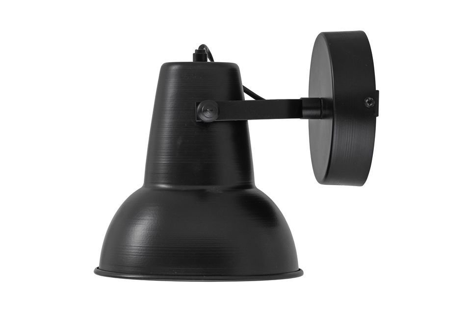 De Nikos wandlamp van Bloomingville is een zwarte metalen lamp