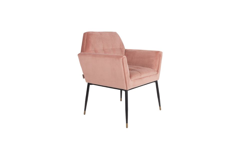De fluwelen textuur van deze Kate fauteuil brengt naast een zachte zitting ook veel comfort