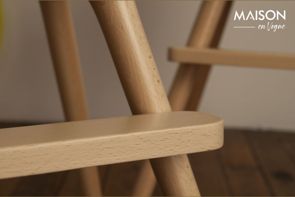 Deze duurzame stoel is gemaakt van hoogwaardige materialen en biedt een veilig