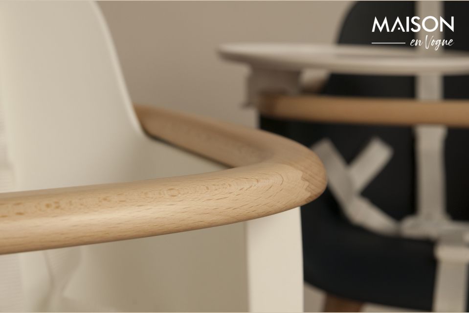 Deze duurzame stoel is gemaakt van hoogwaardige materialen en biedt een veilig