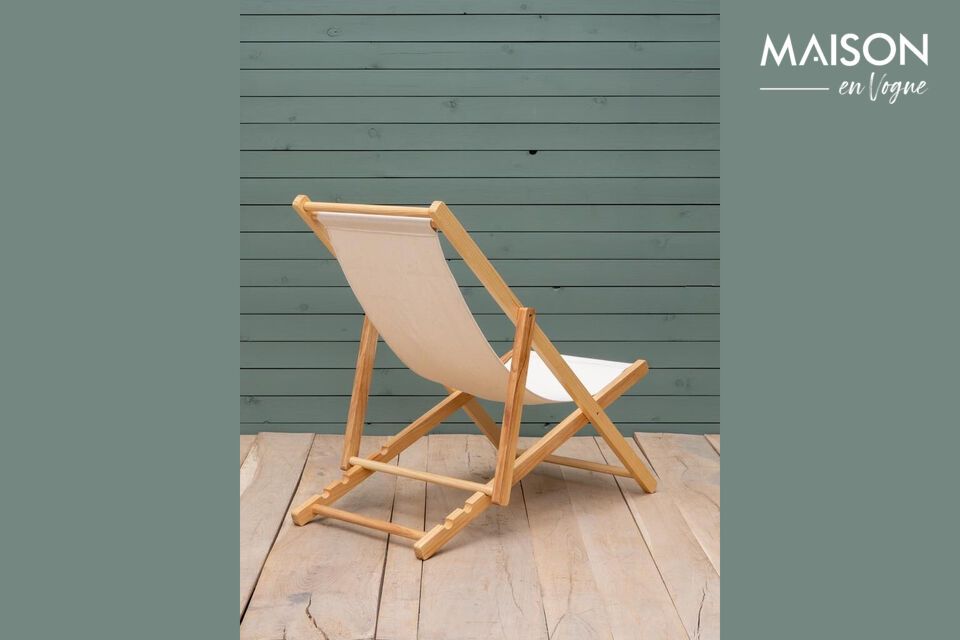Ontdek comfort en eenvoud met onze grenen stoel, ideaal voor het verfraaien van je buitenruimte