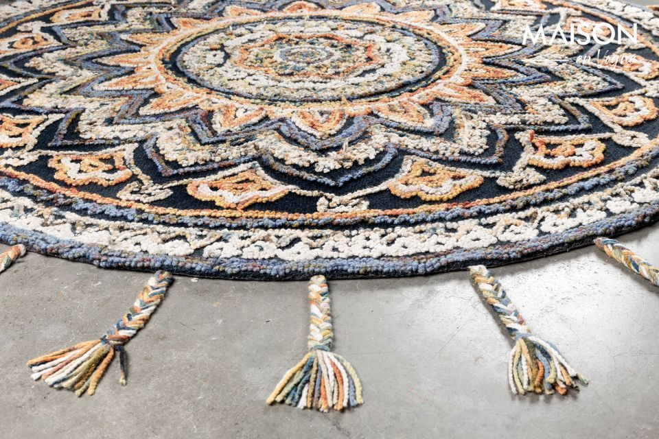 Met de franjes is de diameter 220 cm
