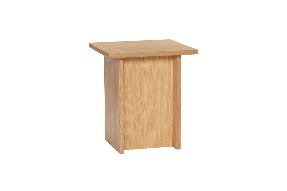 De bijzettafel Straight in licht eikenfineer biedt de perfecte combinatie van eenvoud en