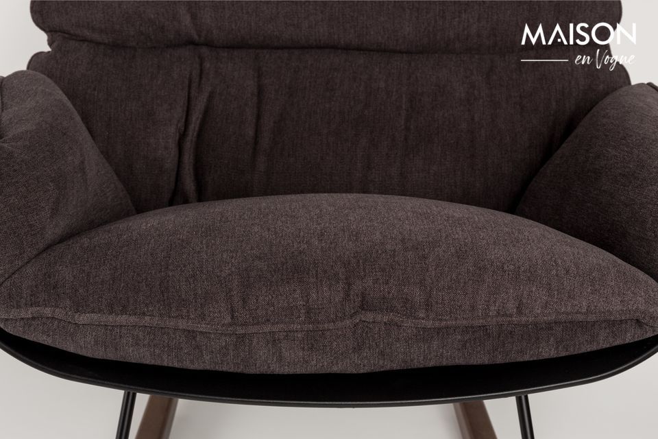 De Rocky Dark loungestoel ontworpen door White Label Living is een zeer comfortabel model