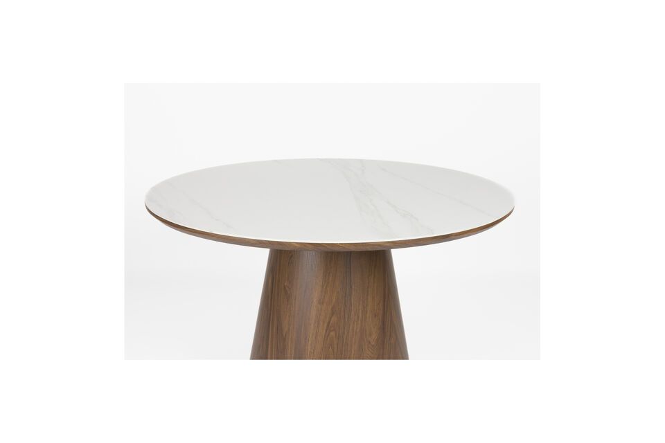 De Ronde Eettafel Almira Bruin MDF roept een warme