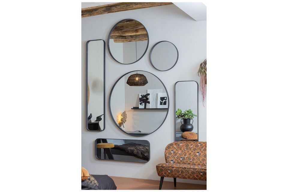 Ronde spiegel met ijzeren frame, industrieel en strak