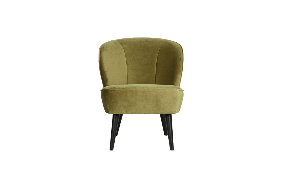 71 cm hoog, de fauteuil is 59 cm breed en 70 cm diep