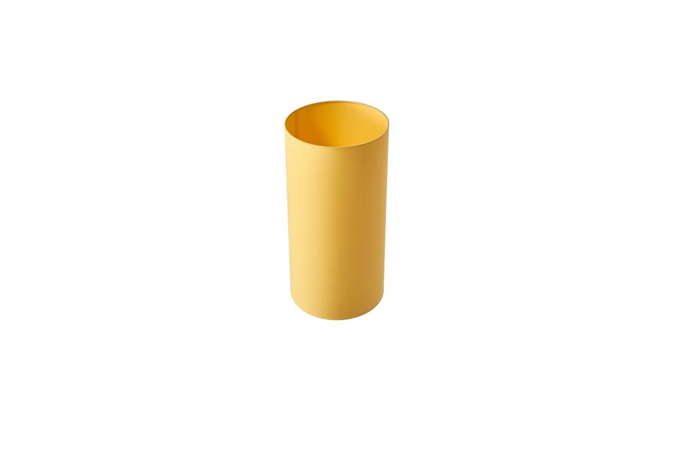 Met een effen gele afwerking en een diameter van 25 cm bij een hoogte van 50 cm is de lampenkap een