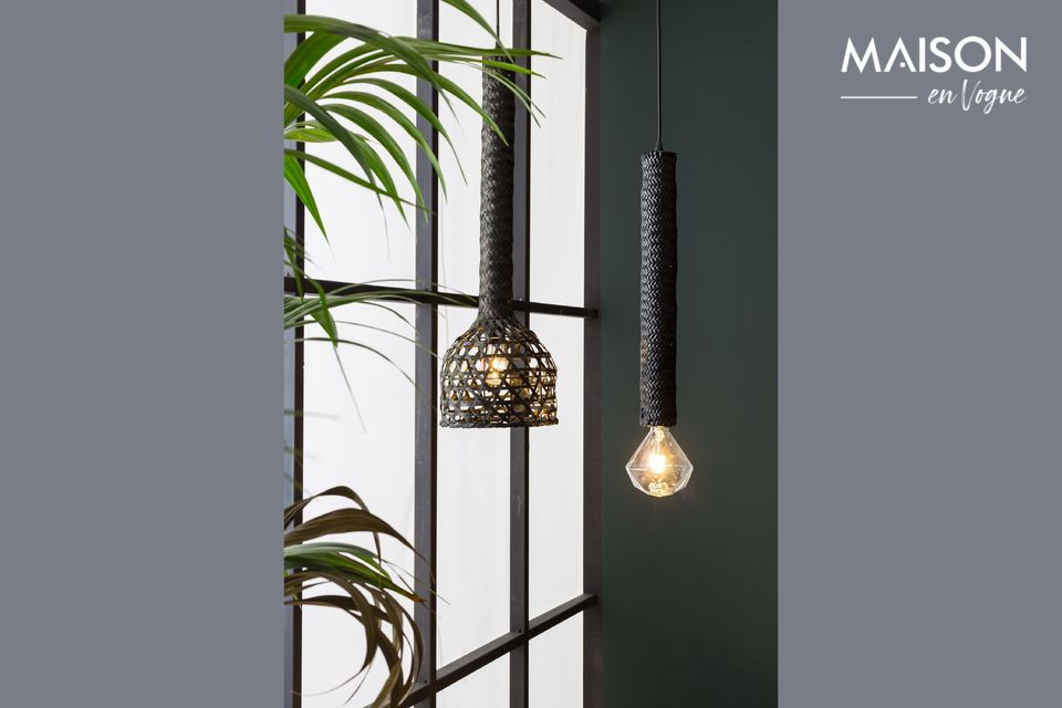 Functioneel en decoratief tegelijk verspreidt deze hanglamp een zachte lichtinval dankzij de met de