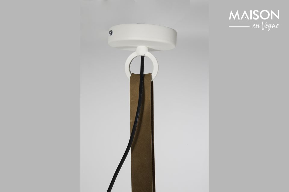 In lange kamers kunnen verschillende identieke hangers worden geïnstalleerd om een