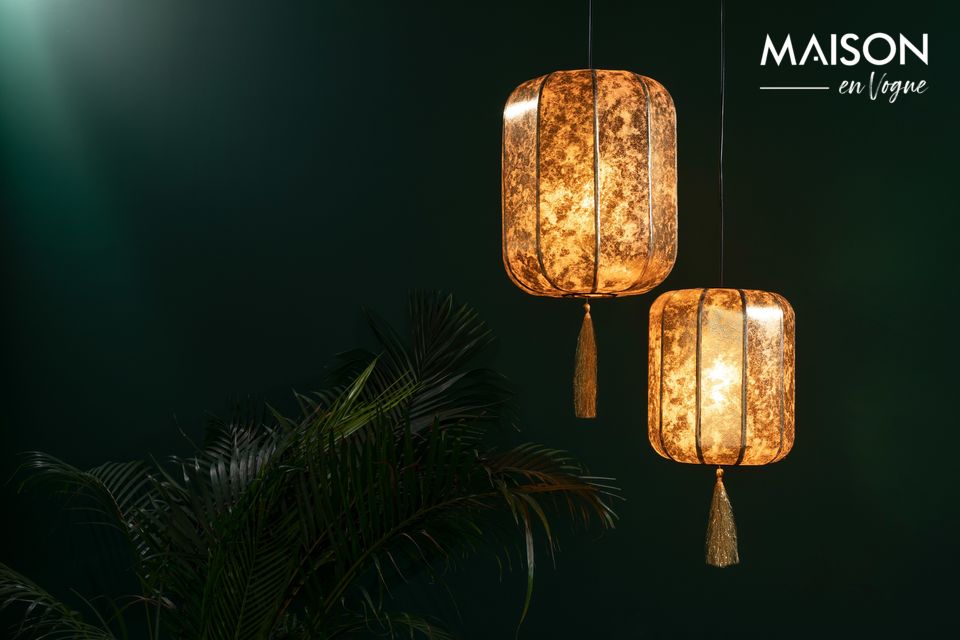 Deze mooie lamp is geïnspireerd op een antieke Chinese lantaarn