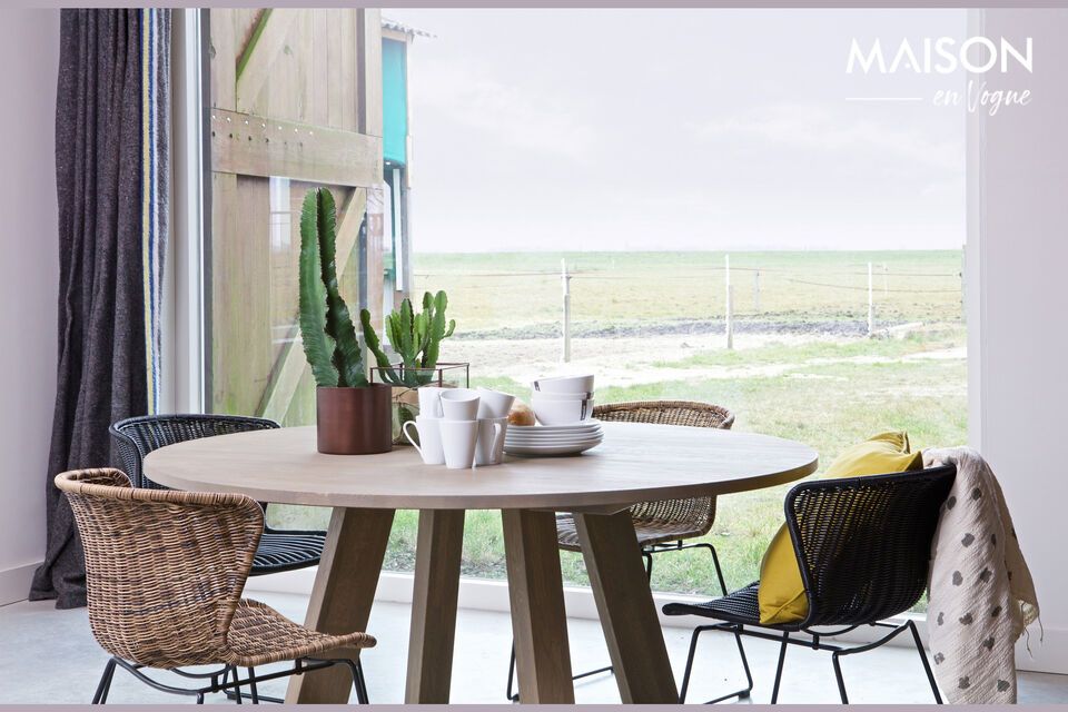 Deze robuuste stoelen van het Nederlandse merk WOOOOD sluiten aan bij de huidige decoratietrend: