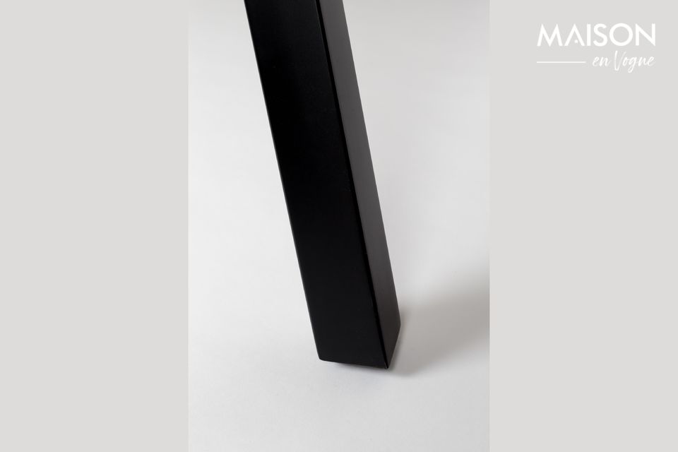 Een stevige tafel met een natuurlijk en eigentijds design