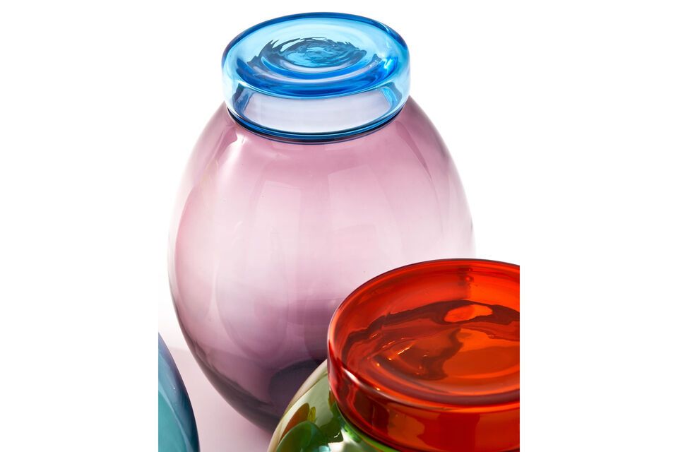 Met een verscheidenheid aan heldere kleuren ingekapseld in glas kunnen deze potten een gewone kamer