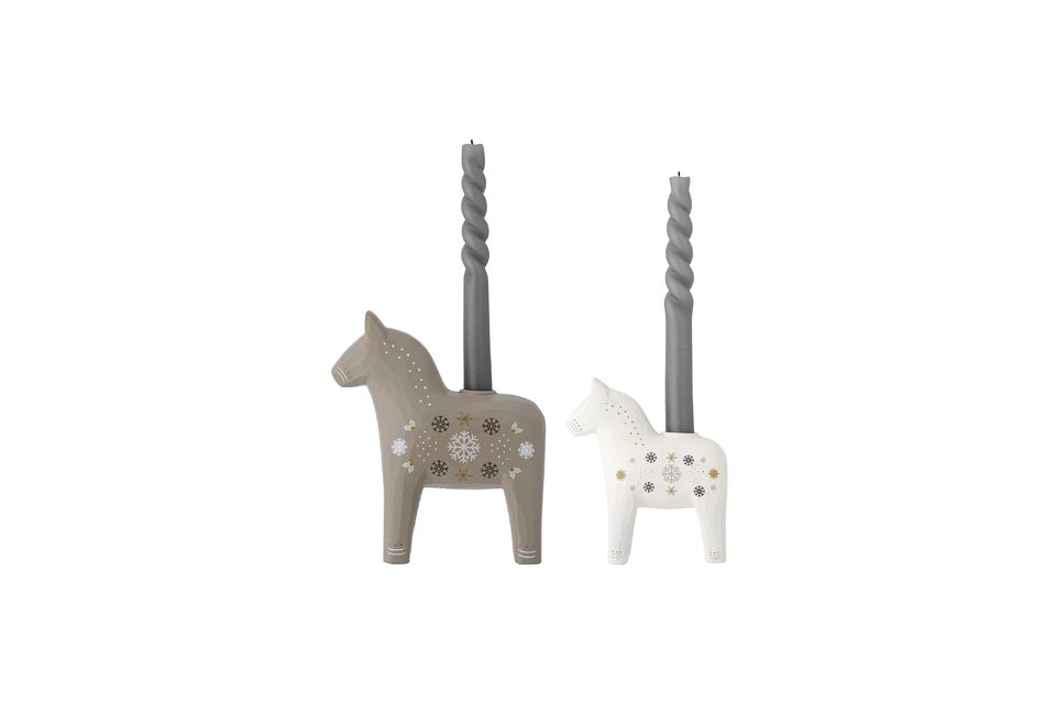 2 paardenkandelaars, klaar om een kaars met een basisdiameter van 2,2 cm in te zetten zoals u wenst