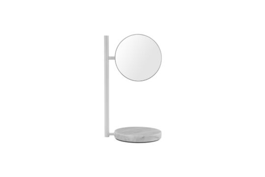 Spiegel op wit marmeren standaard Installatie Productfoto