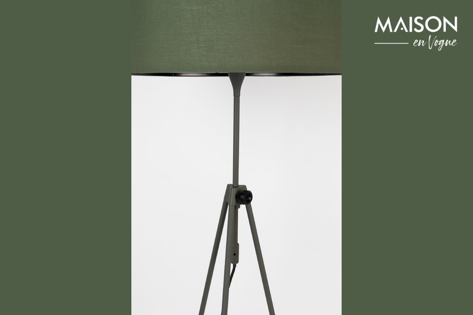 Deze vloerlamp is ook een uiterst praktisch accessoire voor dagelijks gebruik